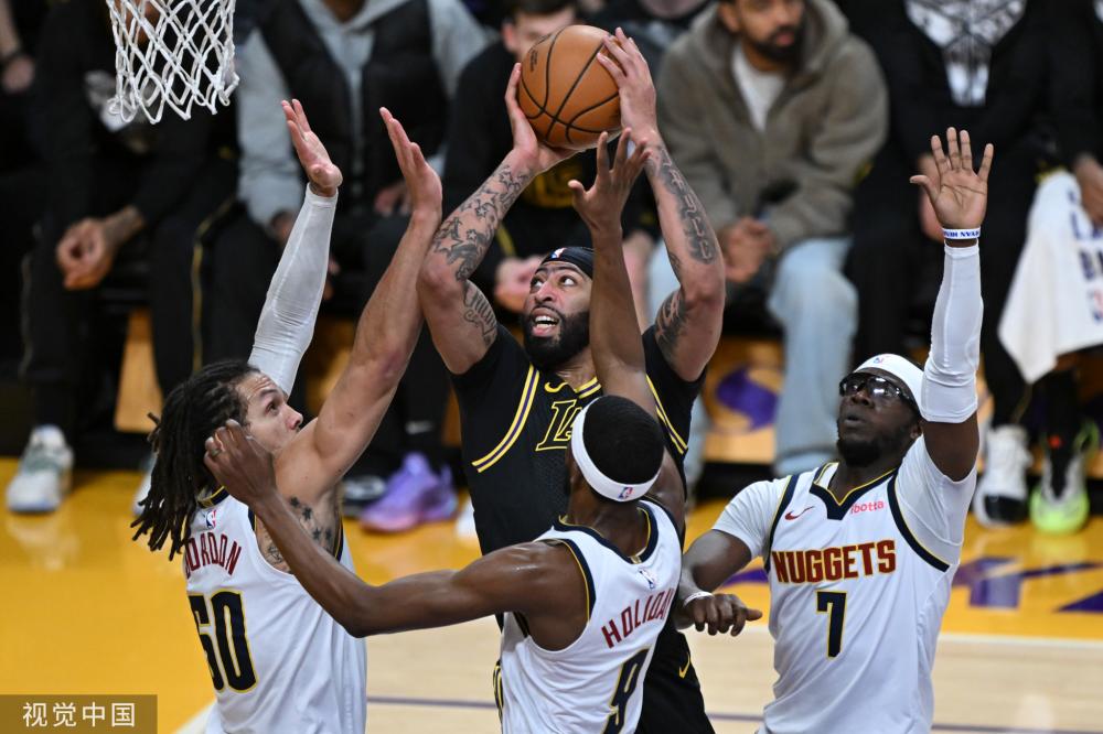 与裁判及球 与裁判及球